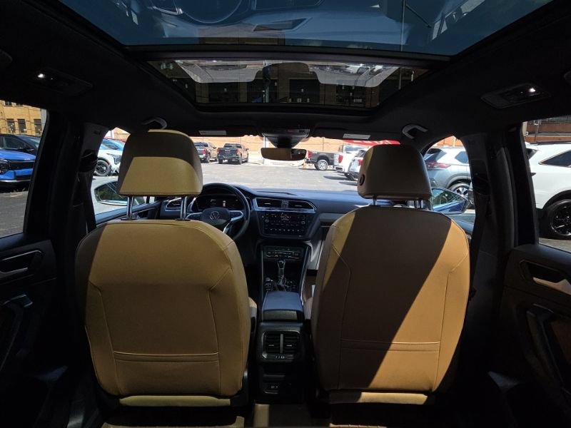 Used 2022 Volkswagen Tiguan SE w/ Panoramic Sunroof Package AWD/4WD image 10