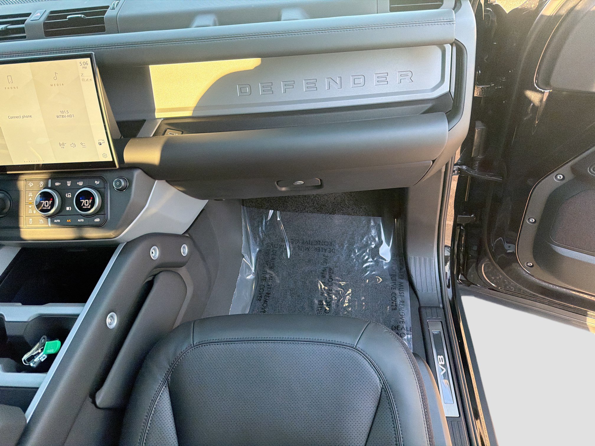 New 2026 Land Rover Defender 130 V8 image 17