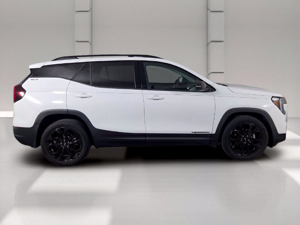 Used 2022 GMC Terrain SLT w/ Elevation Edition FWD image 4