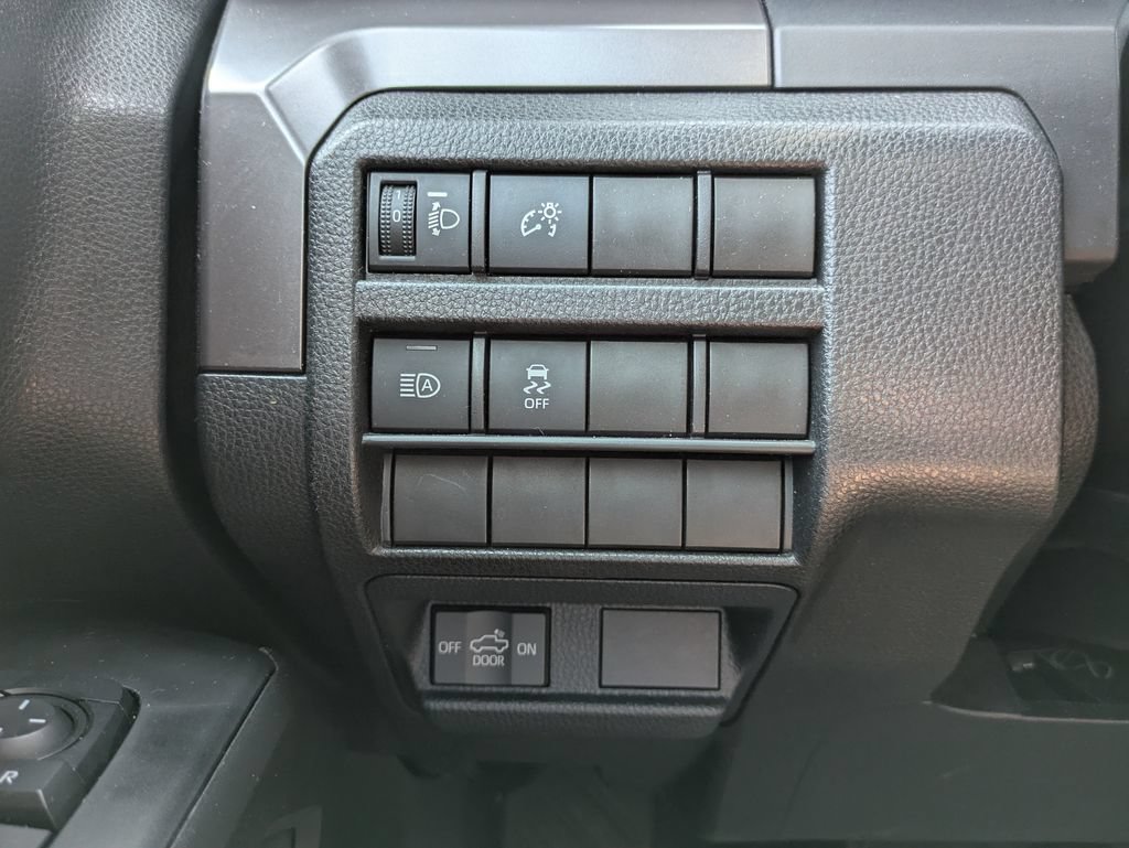Used 2025 Toyota Tacoma TRD Off-Road AWD/4WD image 15