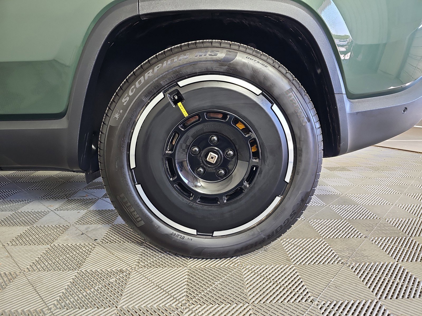 Used 2024 Rivian R1S Adventure image 10