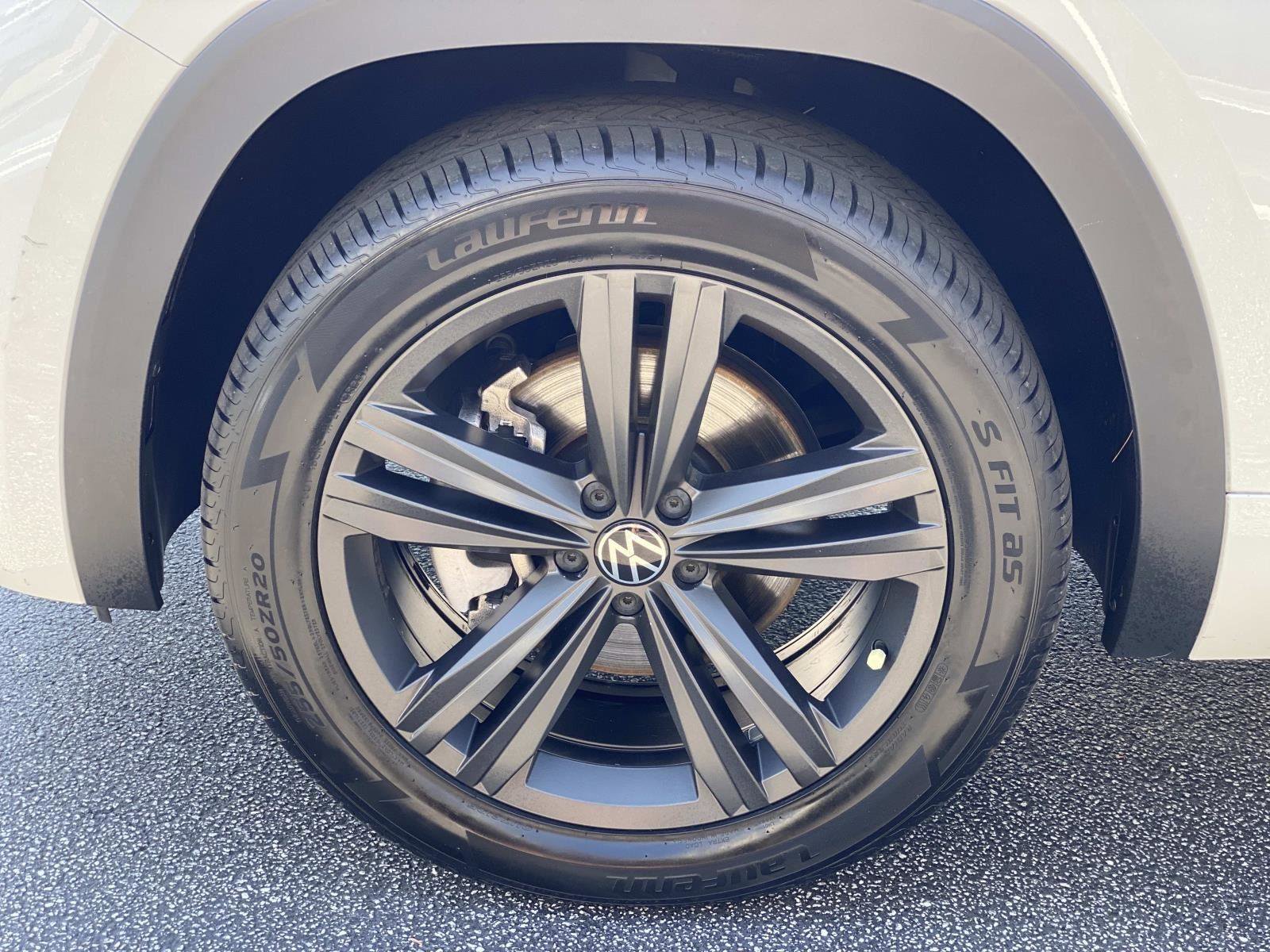 Used 2021 Volkswagen Atlas SE w/ Panoramic Sunroof Package image 14