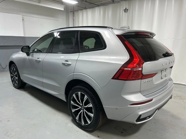 Used 2025 Volvo XC60 B5 Plus image 2