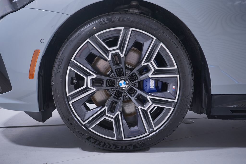 New 2026 BMW i5 eDrive40 w/ M Sport Package image 2