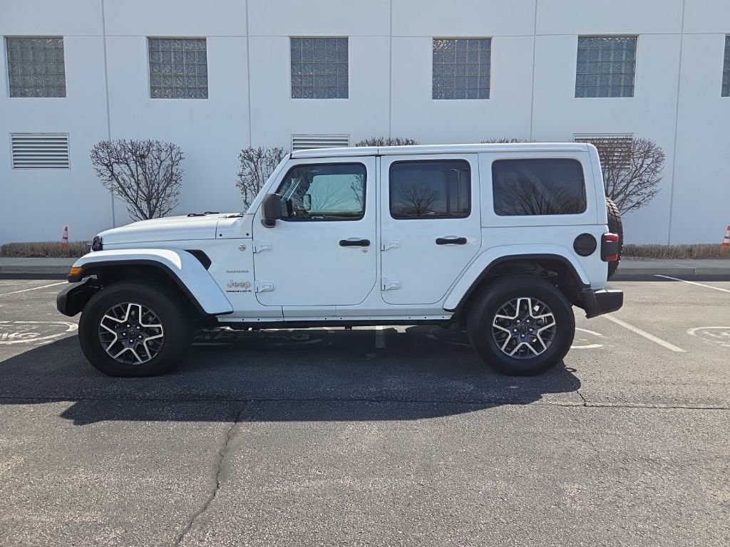 Used 2024 Jeep Wrangler Sahara image 5