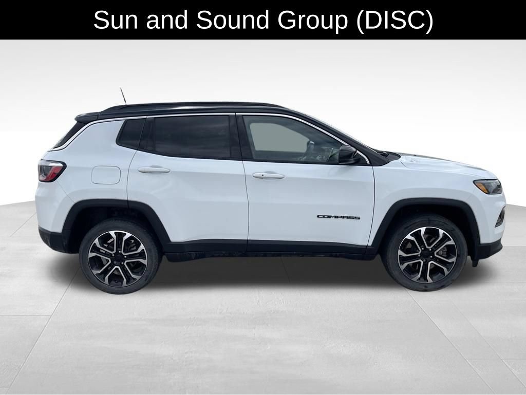 Used 2023 Jeep Compass Limited w/ Sun and Sound Group AWD/4WD image 9