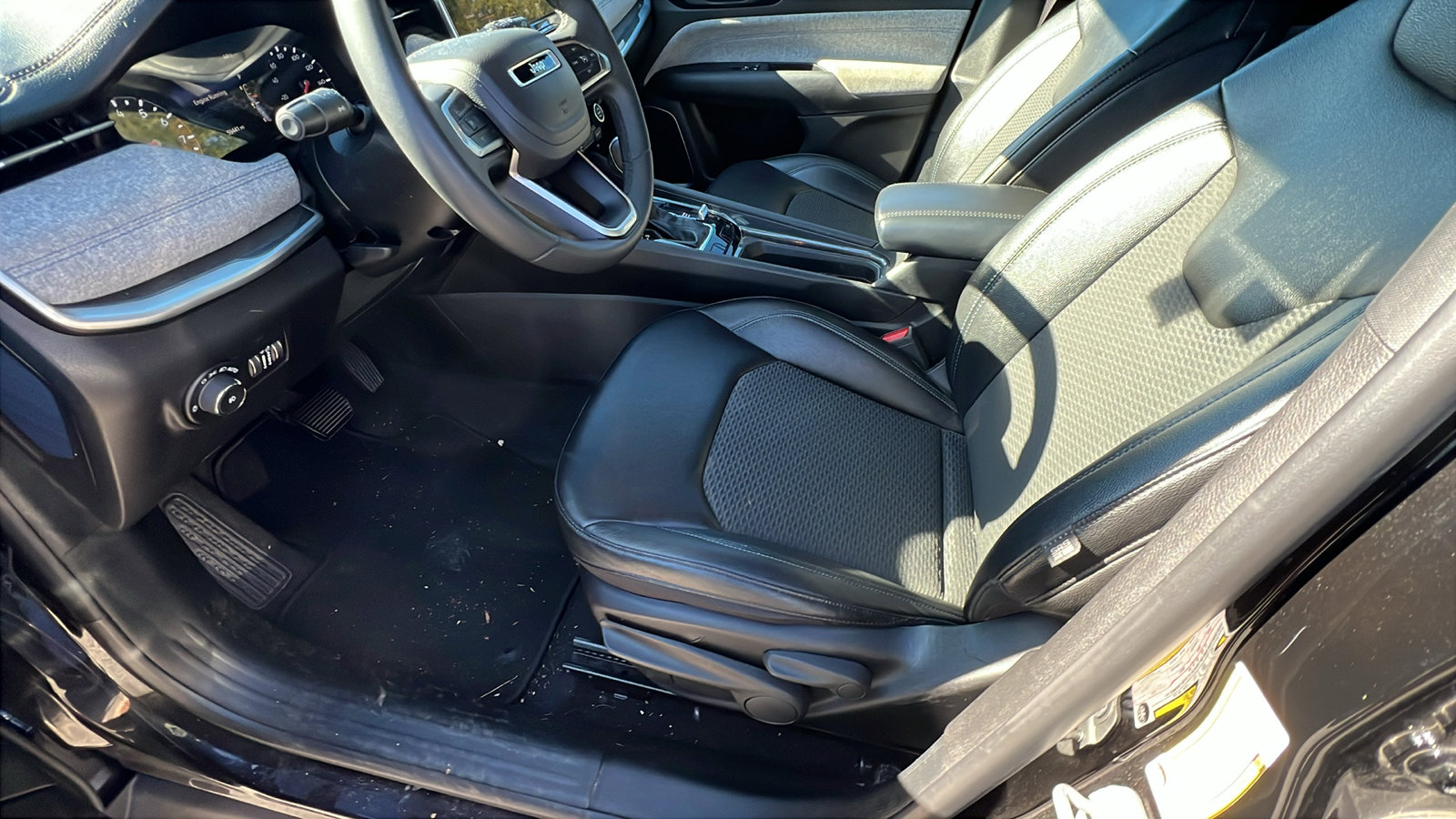 Used 2024 Jeep Compass Latitude image 16