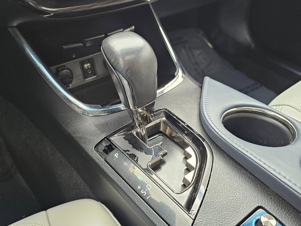 Used 2013 Toyota Avalon Limited FWD image 11