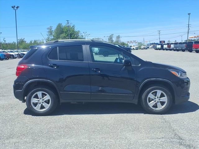 Used 2022 Chevrolet Trax LT w/ Premium Seat Package AWD/4WD image 8