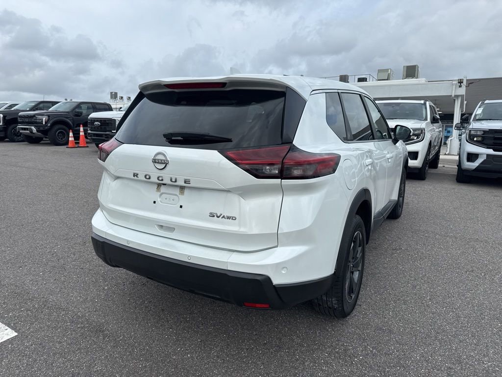 Used 2024 Nissan Rogue SV AWD/4WD image 2