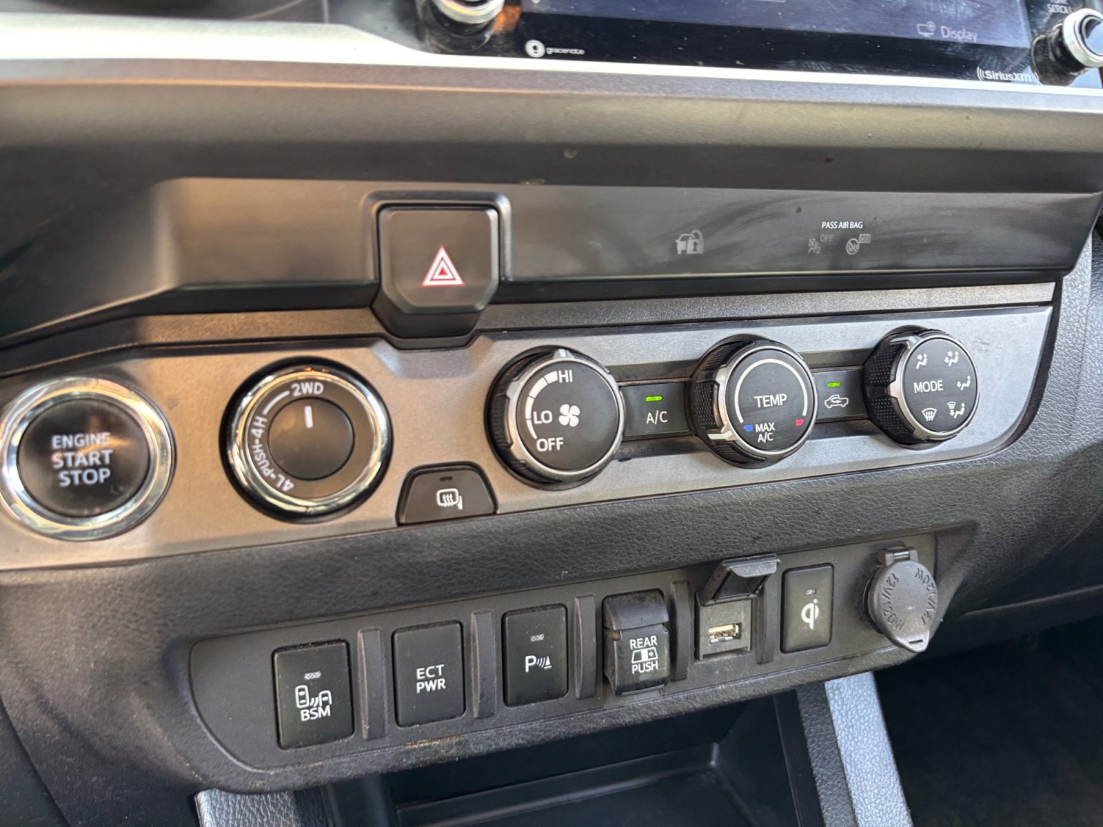 Used 2020 Toyota Tacoma TRD Off-Road w/ Technology Package image 30