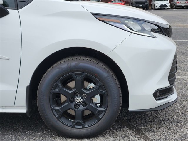 New 2026 Toyota Sienna XLE Woodland Edition image 5