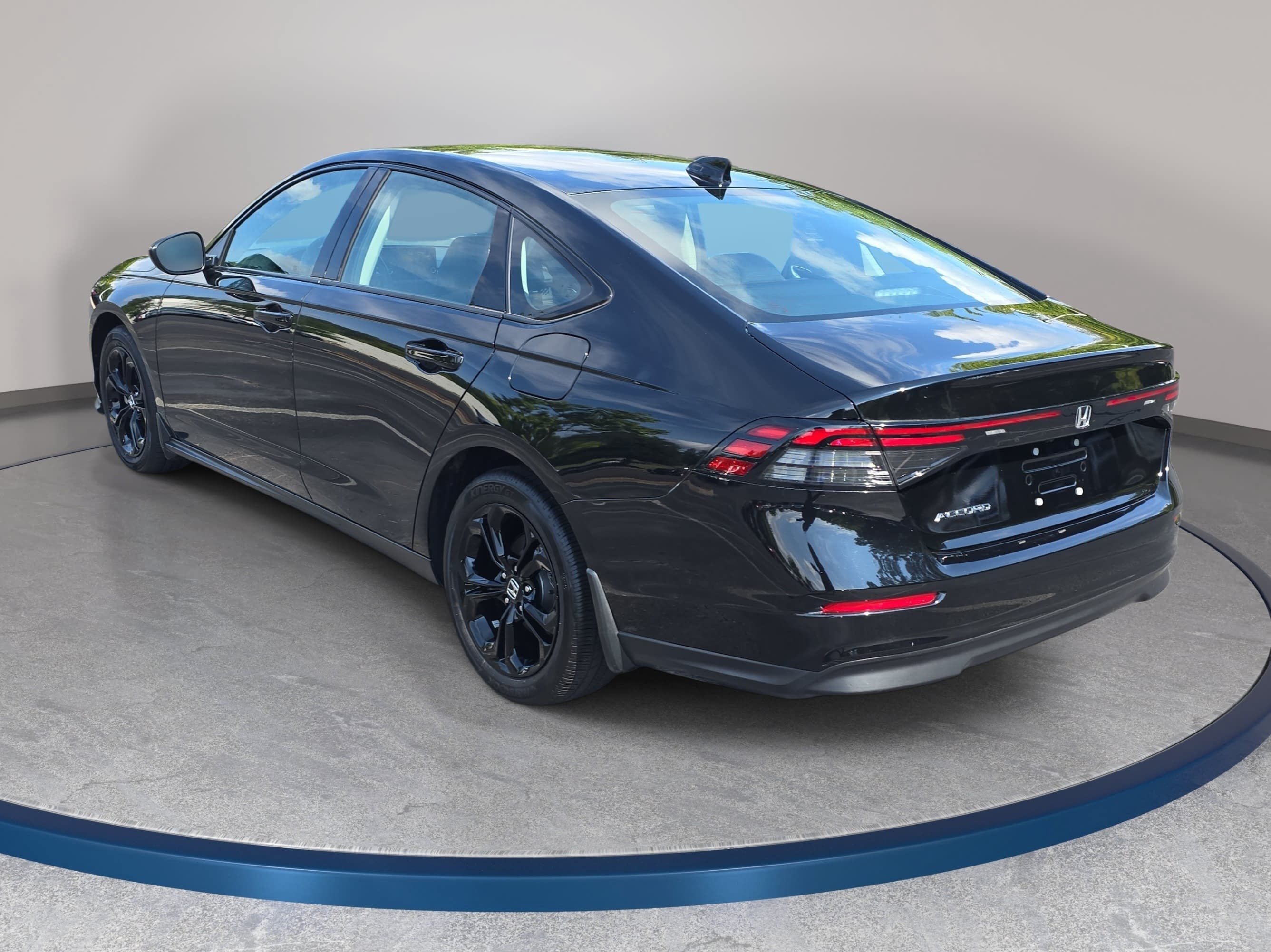 Certified 2025 Honda Accord SE image 7