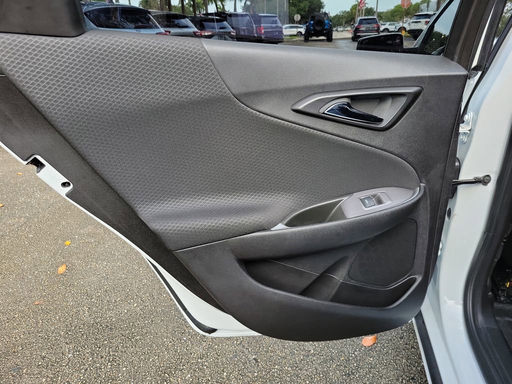 Used 2025 Chevrolet Malibu RS FWD image 9