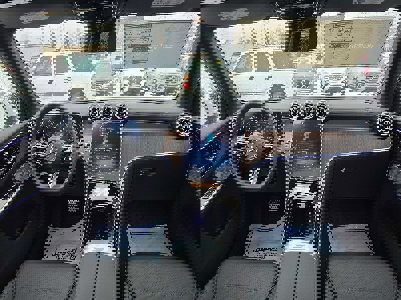 Used 2025 Mercedes-Benz GLC 350e 4MATIC image 11