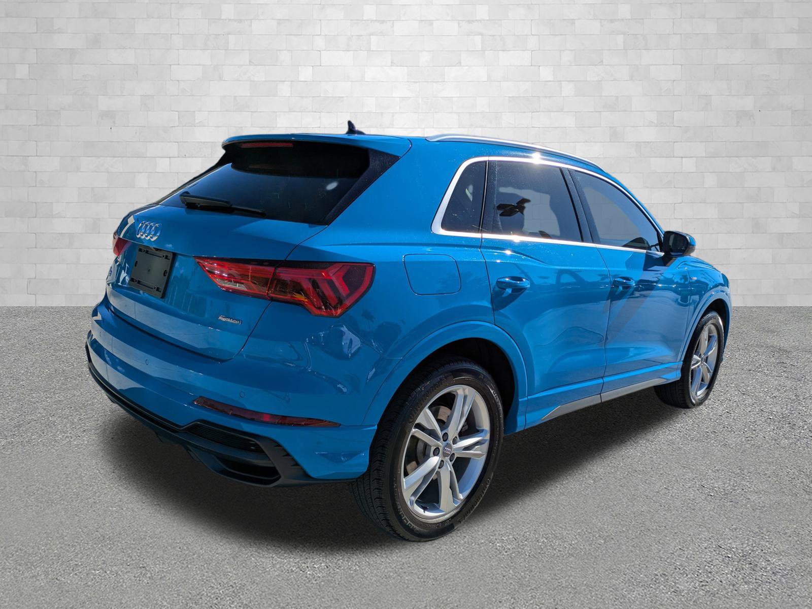 Used 2020 Audi Q3 2.0T Premium Plus image 2