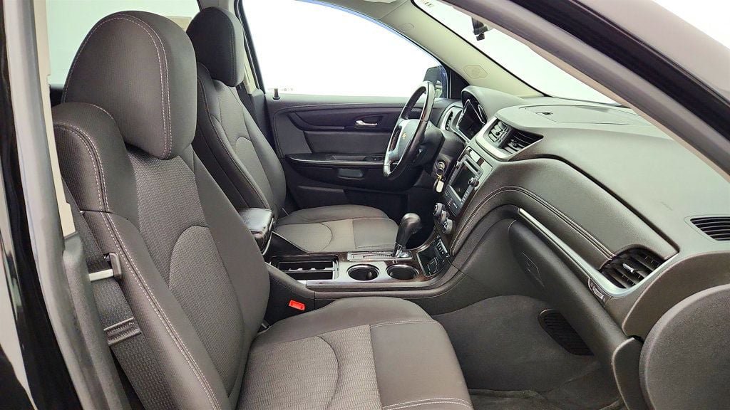 Used 2017 Chevrolet Traverse LT w/ Style and Technology Package AWD/4WD image 24