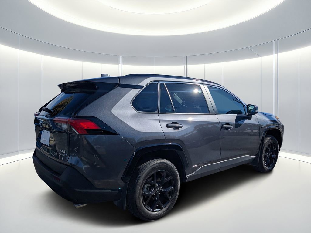 Used 2024 Toyota RAV4 XLE AWD/4WD image 4