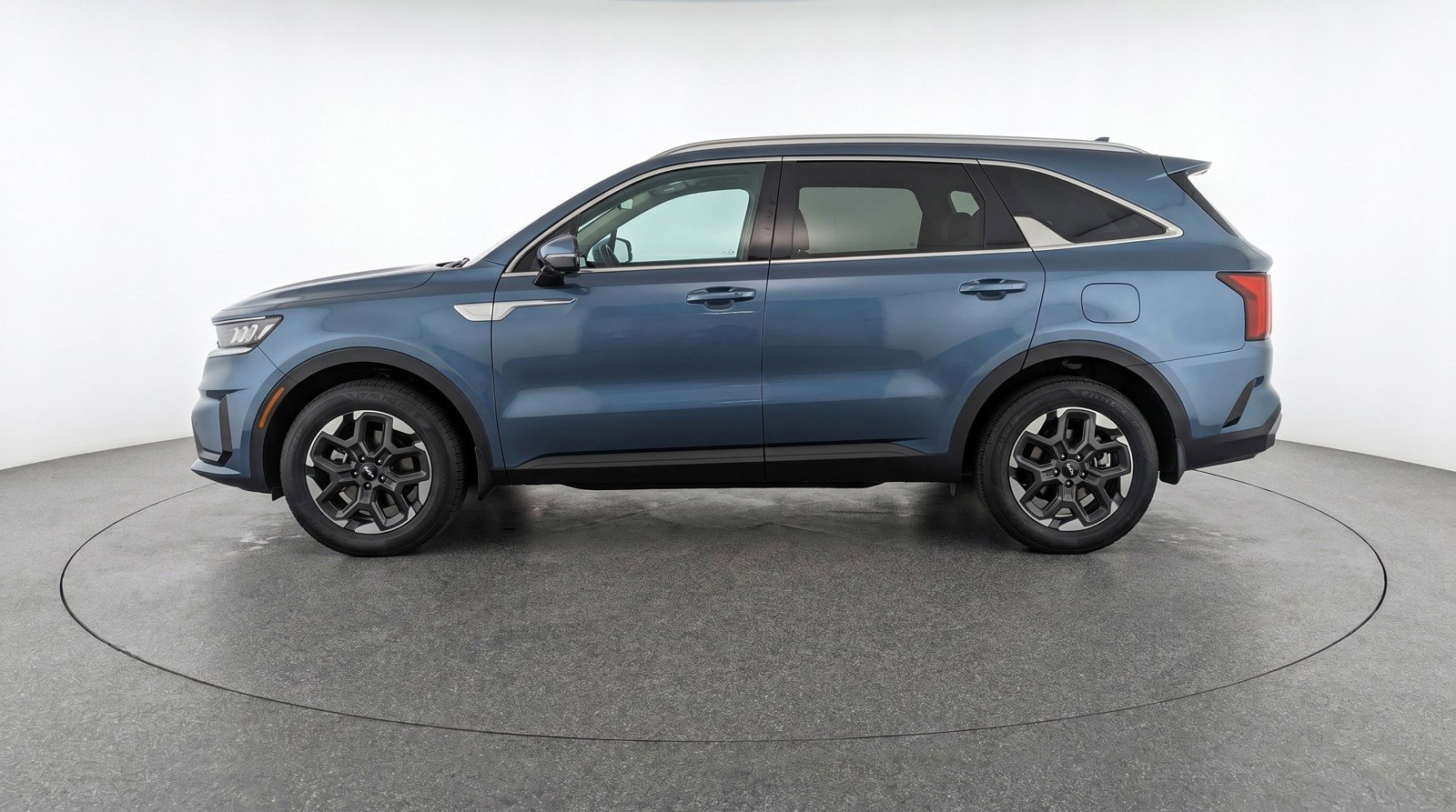 Used 2024 Kia Sorento S AWD/4WD image 5