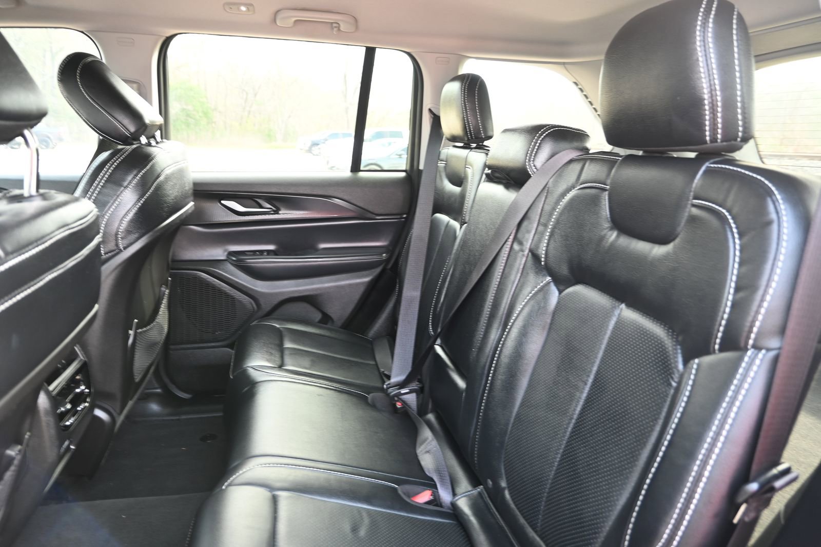 Used 2023 Jeep Grand Cherokee Laredo w/ Luxury Tech Group I image 20