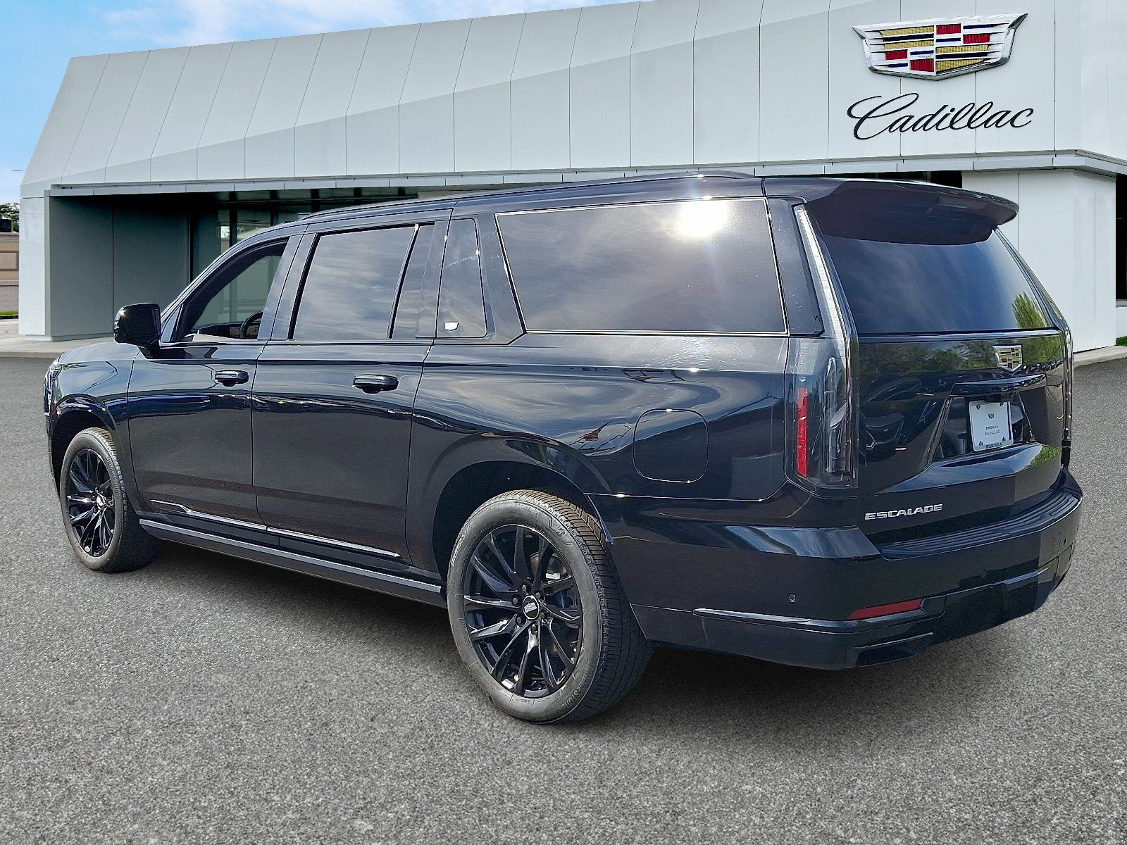 Used 2025 Cadillac Escalade ESV Sport w/ Touring Package AWD/4WD image 3