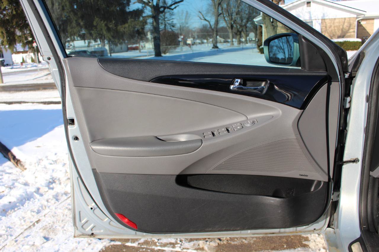 Used 2011 Hyundai Sonata Limited w/ Navigation Pkg 5 FWD image 12