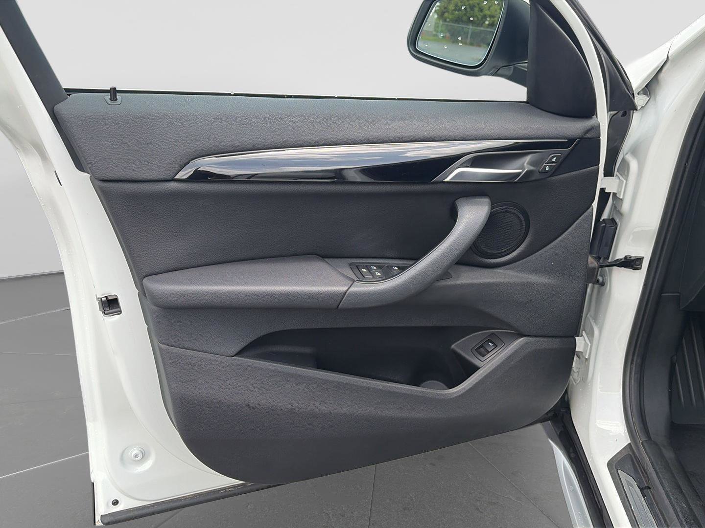 Used 2019 BMW X1 sDrive28i w/ Convenience Package FWD image 9