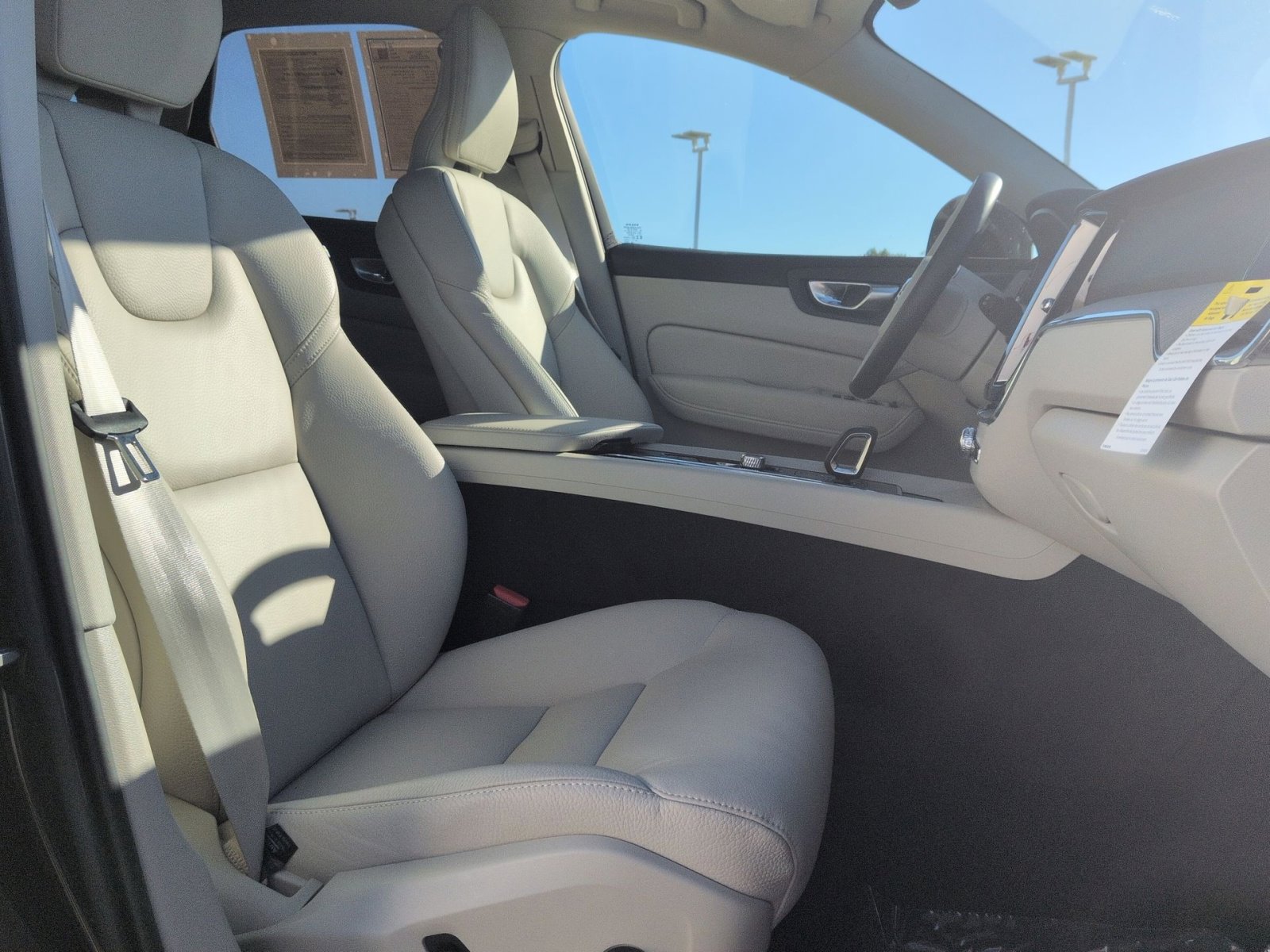 New 2025 Volvo XC60 T8 Plus w/ Protection Package Premier image 27