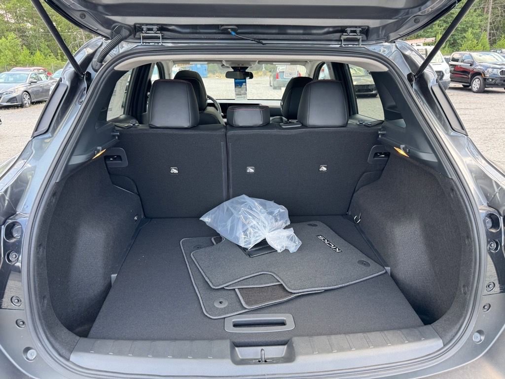 New 2025 Nissan Kicks SR w/ SR Premium Package image 11