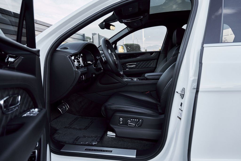 Used 2022 Bentley Bentayga image 29