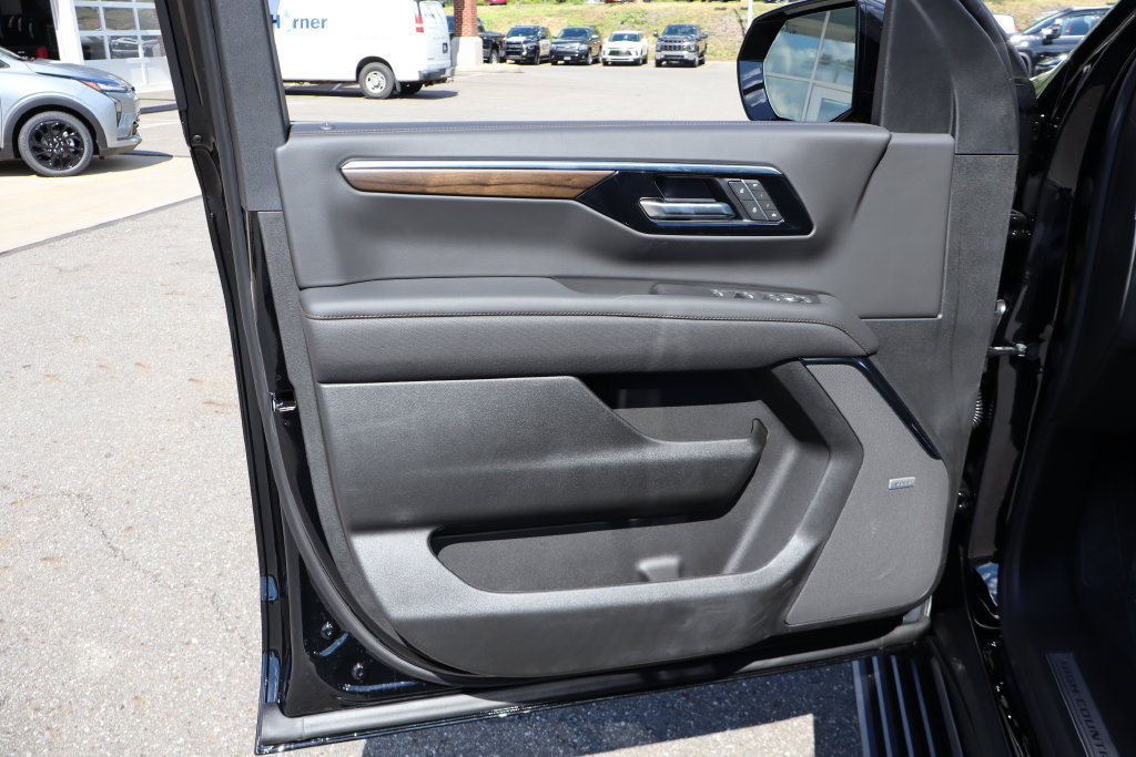 New 2026 Chevrolet Suburban High Country AWD/4WD image 12