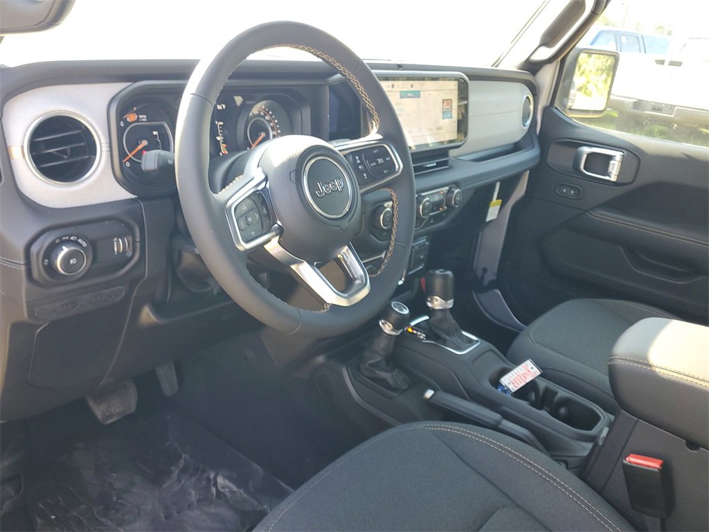 Used 2024 Jeep Wrangler Sahara image 12