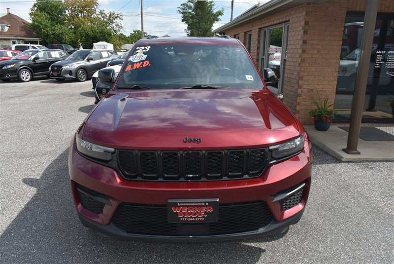 Used 2023 Jeep Grand Cherokee Altitude AWD/4WD image 7