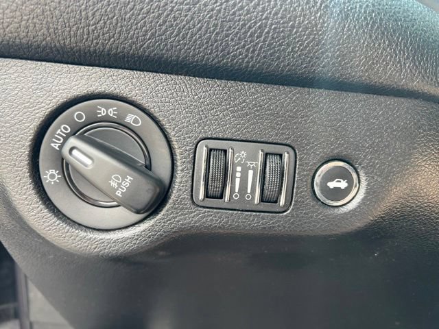 Used 2019 Dodge Challenger R/T w/ Driver Convenience Group RWD image 10