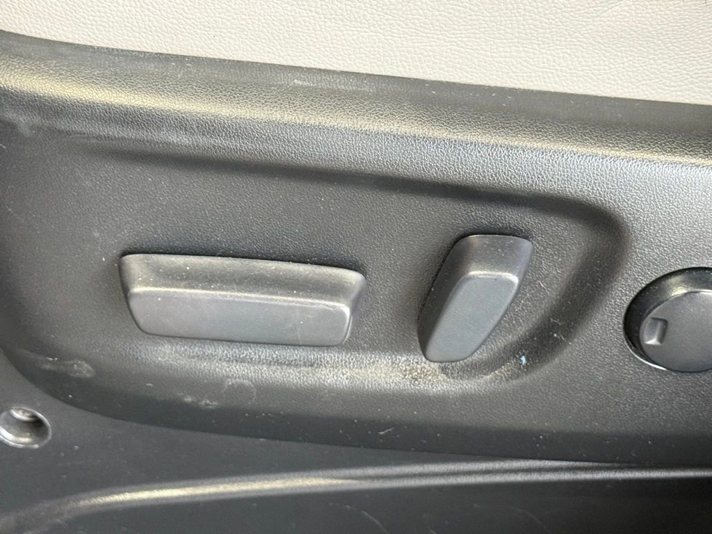 Used 2018 Toyota Sienna Limited Premium w/ Carpet Mat Package image 20