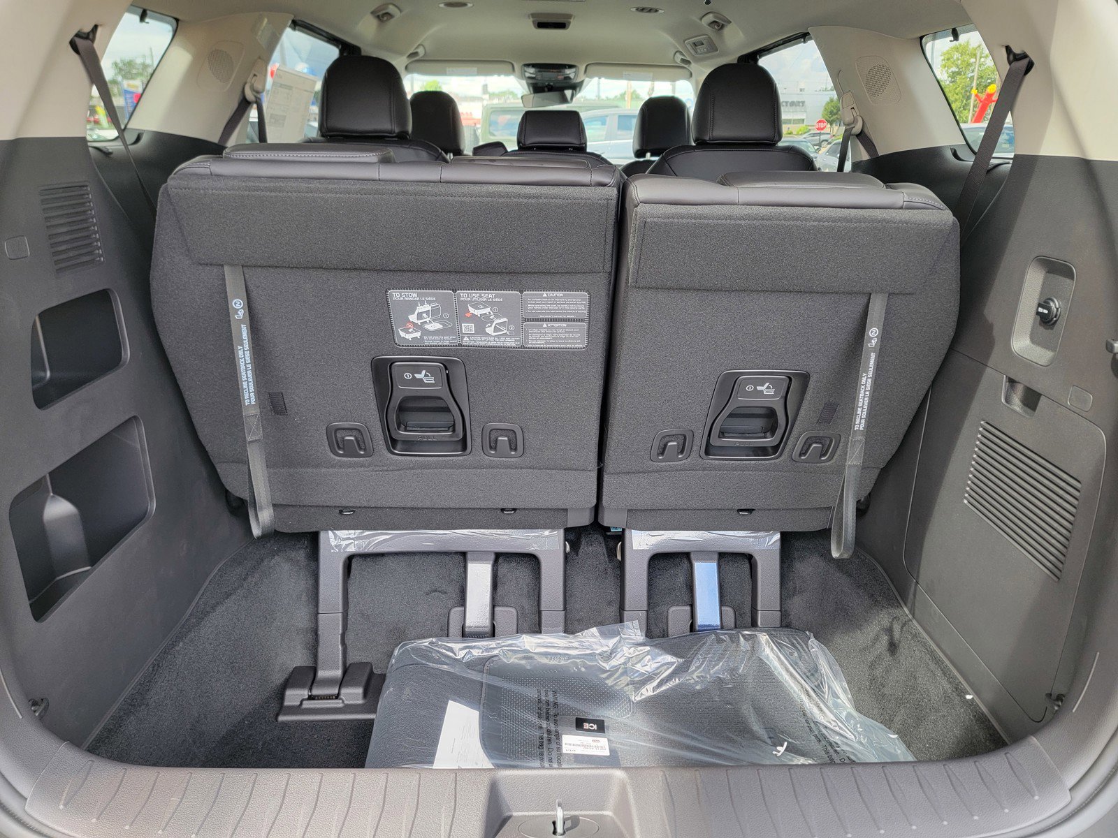 New 2026 Kia Carnival EX image 17