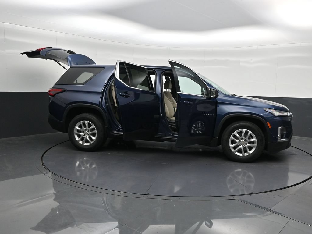 Used 2022 Chevrolet Traverse LS FWD image 32