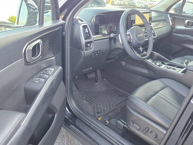 Used 2023 Kia Sorento EX w/ Panoramic Sunroof Package FWD image 9