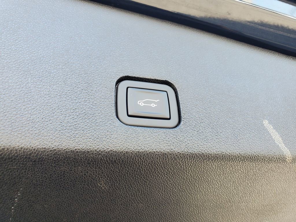 Certified 2023 Cadillac XT6 Premium Luxury w/ LPO, Floor Liner Package AWD/4WD image 43