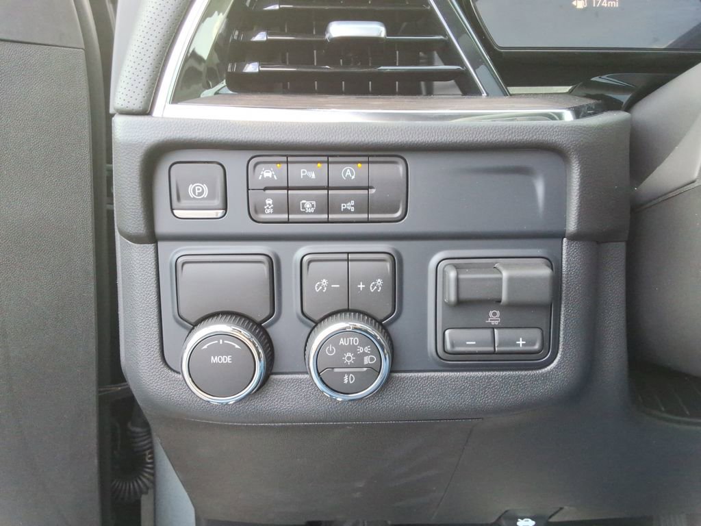 New 2026 Chevrolet Suburban Premier image 35