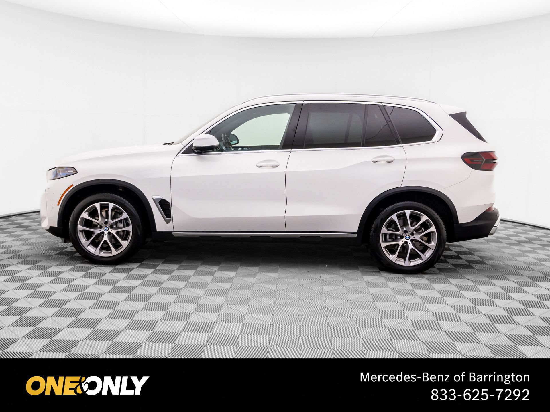 Used 2024 BMW X5 xDrive40i w/ Premium Package AWD/4WD image 2