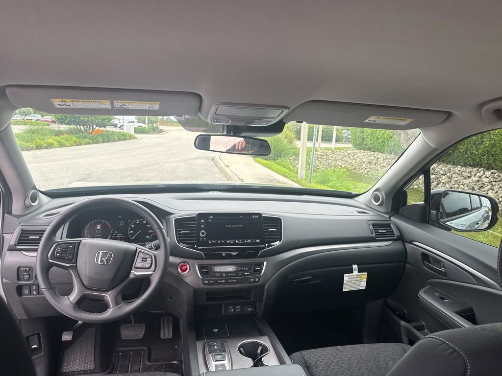 Used 2025 Honda Ridgeline Sport image 40