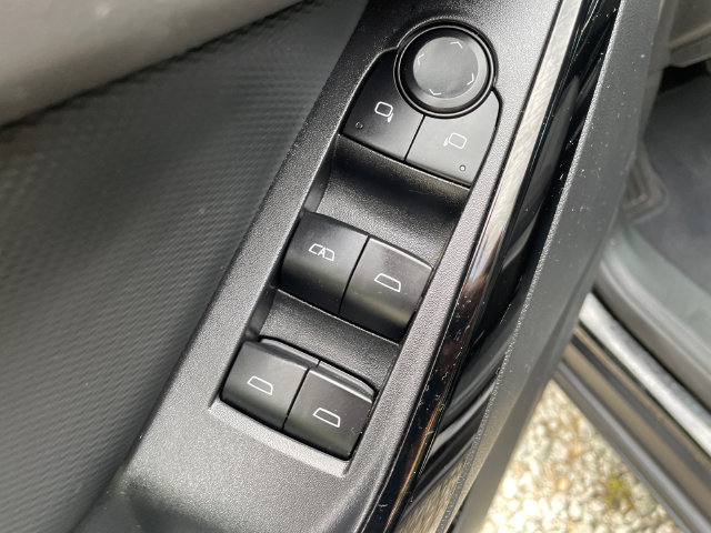 Used 2025 Chevrolet Equinox LT AWD/4WD image 25
