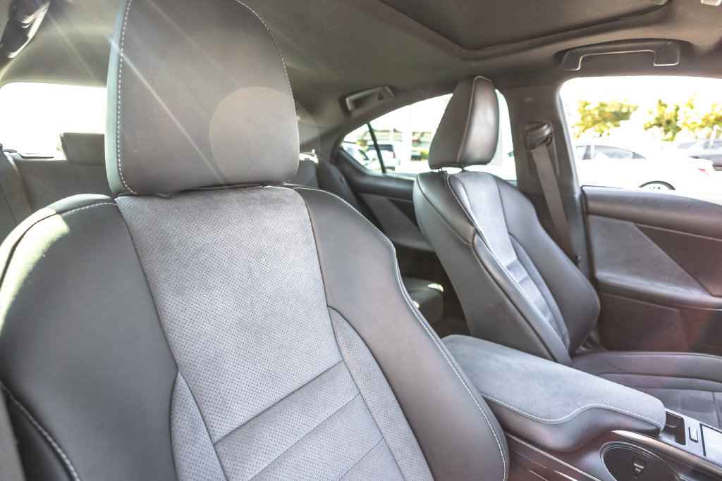 Used 2022 Lexus IS 500 RWD image 23