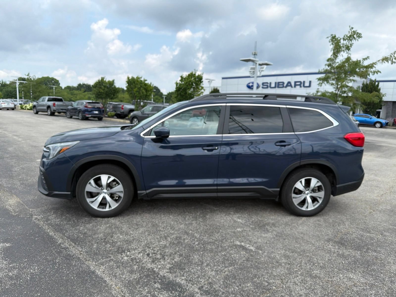 Certified 2025 Subaru Ascent Premium w/ Premium Package AWD/4WD image 24