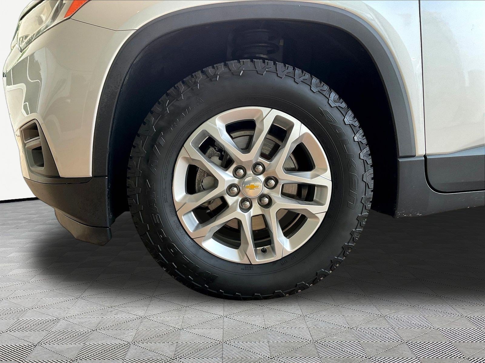Used 2019 Chevrolet Traverse LS FWD image 32