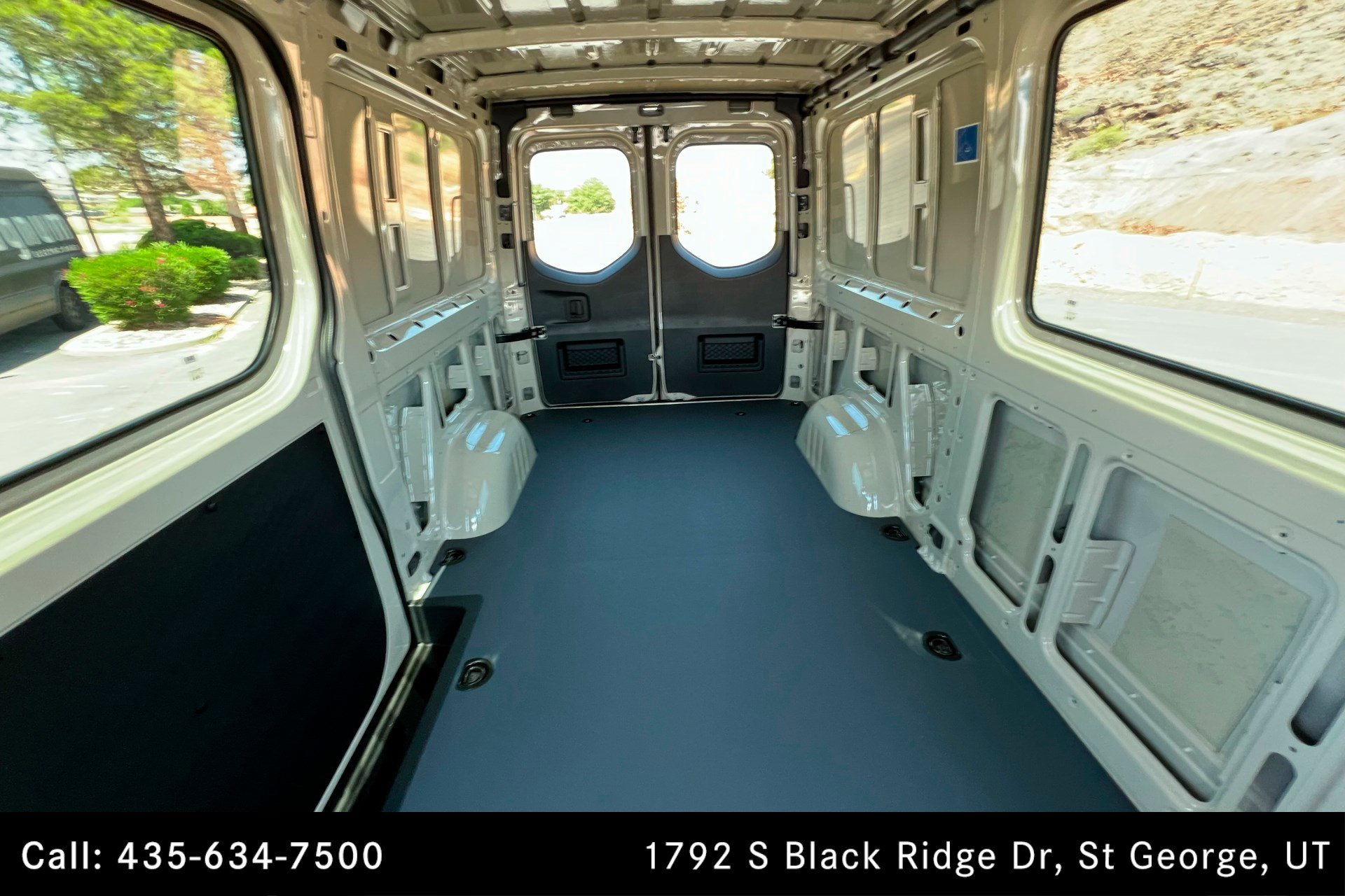 Used 2025 Mercedes-Benz Sprinter 2500 image 23