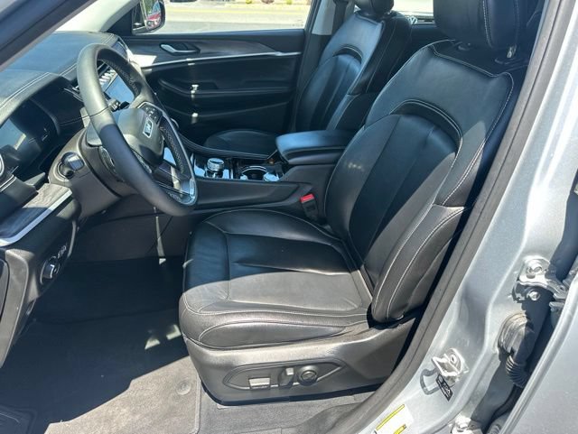 Used 2023 Jeep Grand Cherokee L Limited w/ Black Appearance Package AWD/4WD image 10