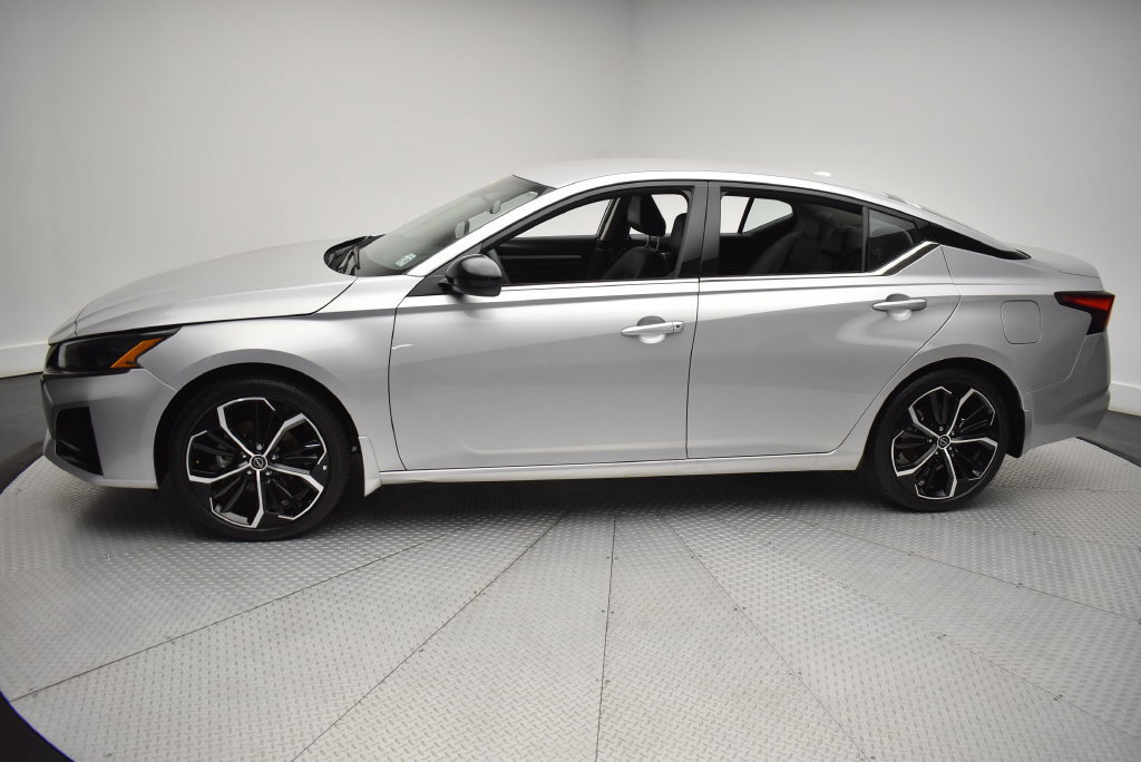 Used 2025 Nissan Altima 2.5 SR FWD image 8