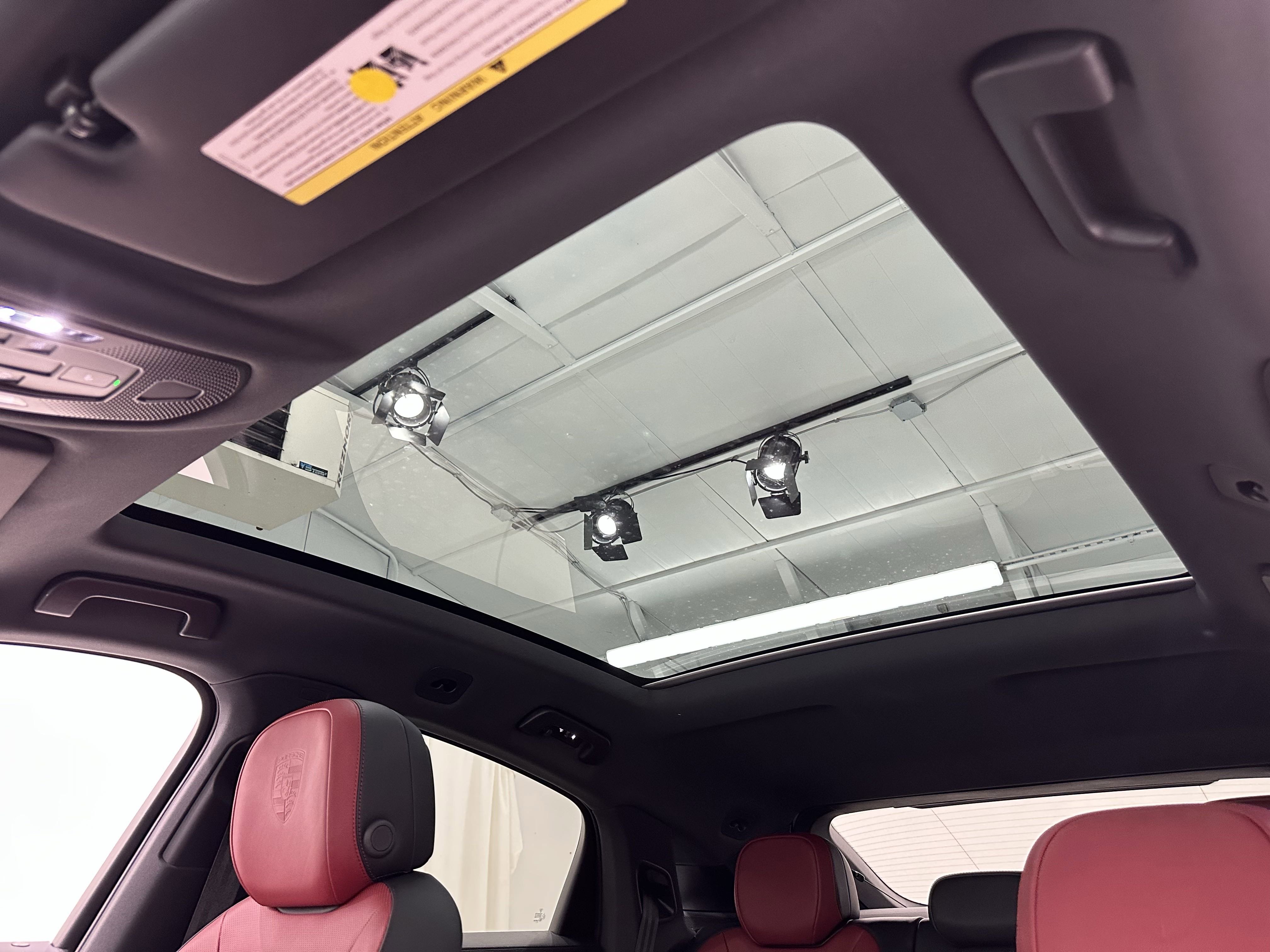 Certified 2025 Porsche Cayenne E-Hybrid image 35
